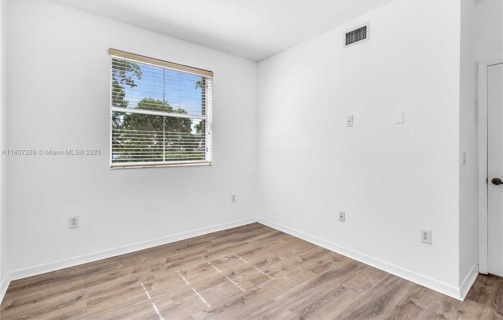 Small Image of 6700 NORTH WEST 114TH AVE #925, Doral Number 23