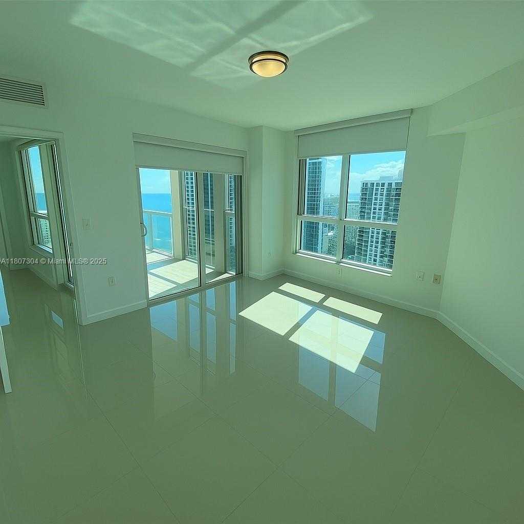 Small Image of 300 SOUTH BISCAYNE BLVD #T-3308, Miami Number 4