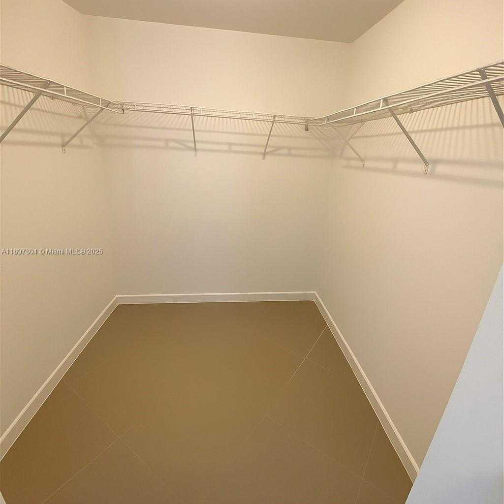 Small Image of 300 SOUTH BISCAYNE BLVD #T-3308, Miami Number 5