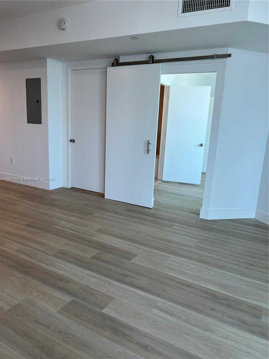 Small Image of 350 SOUTH MIAMI AVE #2211, Miami Number 6
