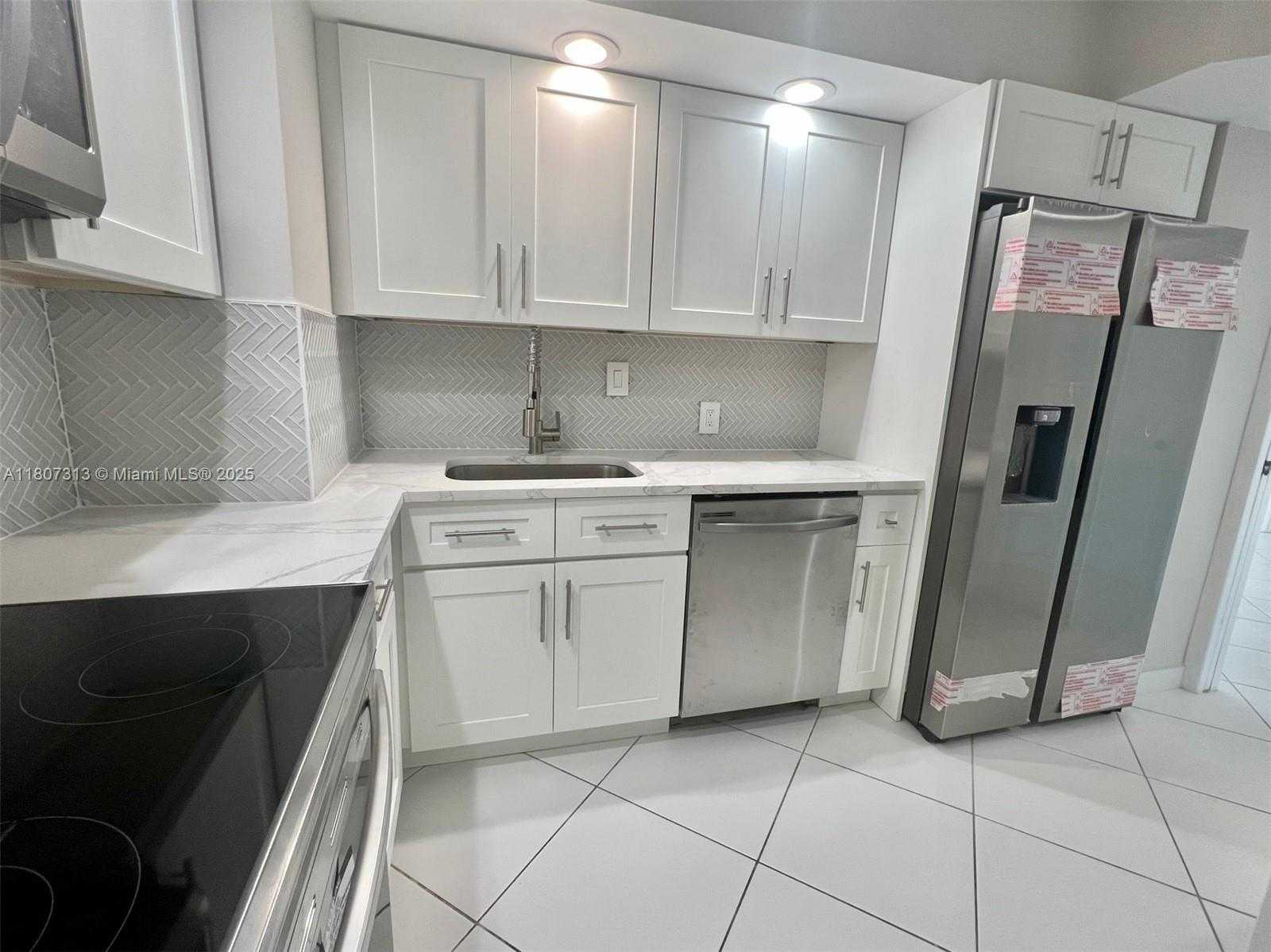 Small Image of 100 BAYVIEW DR #1929, Sunny Isles Beach Number 11