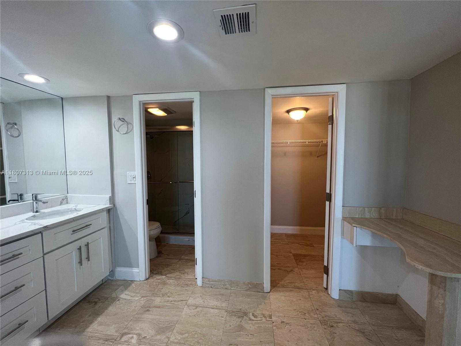 Small Image of 100 BAYVIEW DR #1929, Sunny Isles Beach Number 16