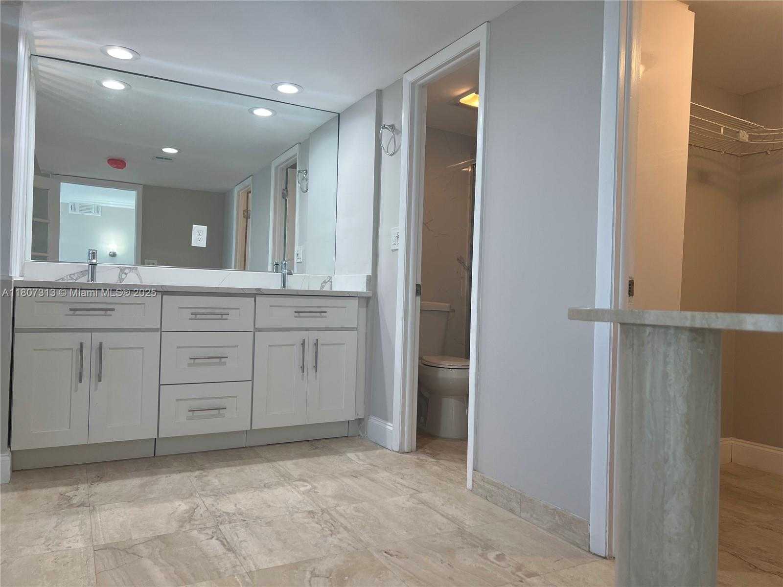 Small Image of 100 BAYVIEW DR #1929, Sunny Isles Beach Number 17