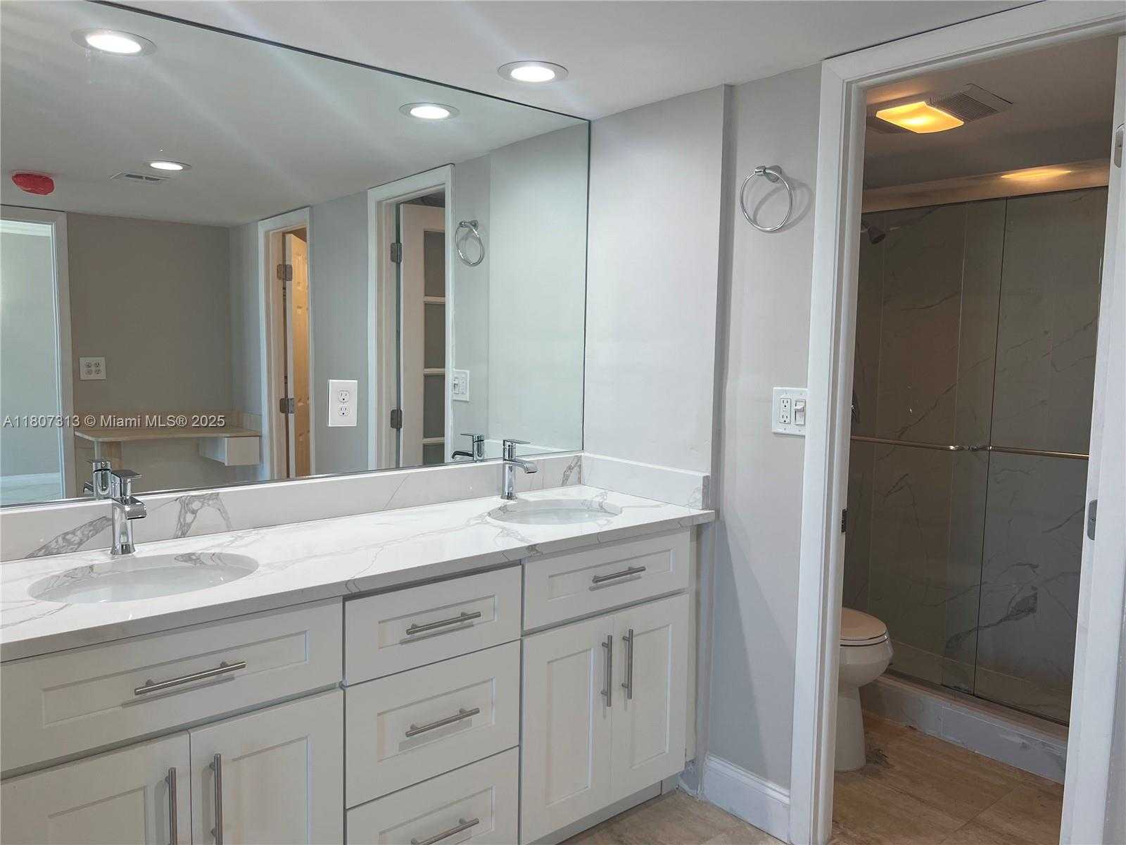 Small Image of 100 BAYVIEW DR #1929, Sunny Isles Beach Number 18