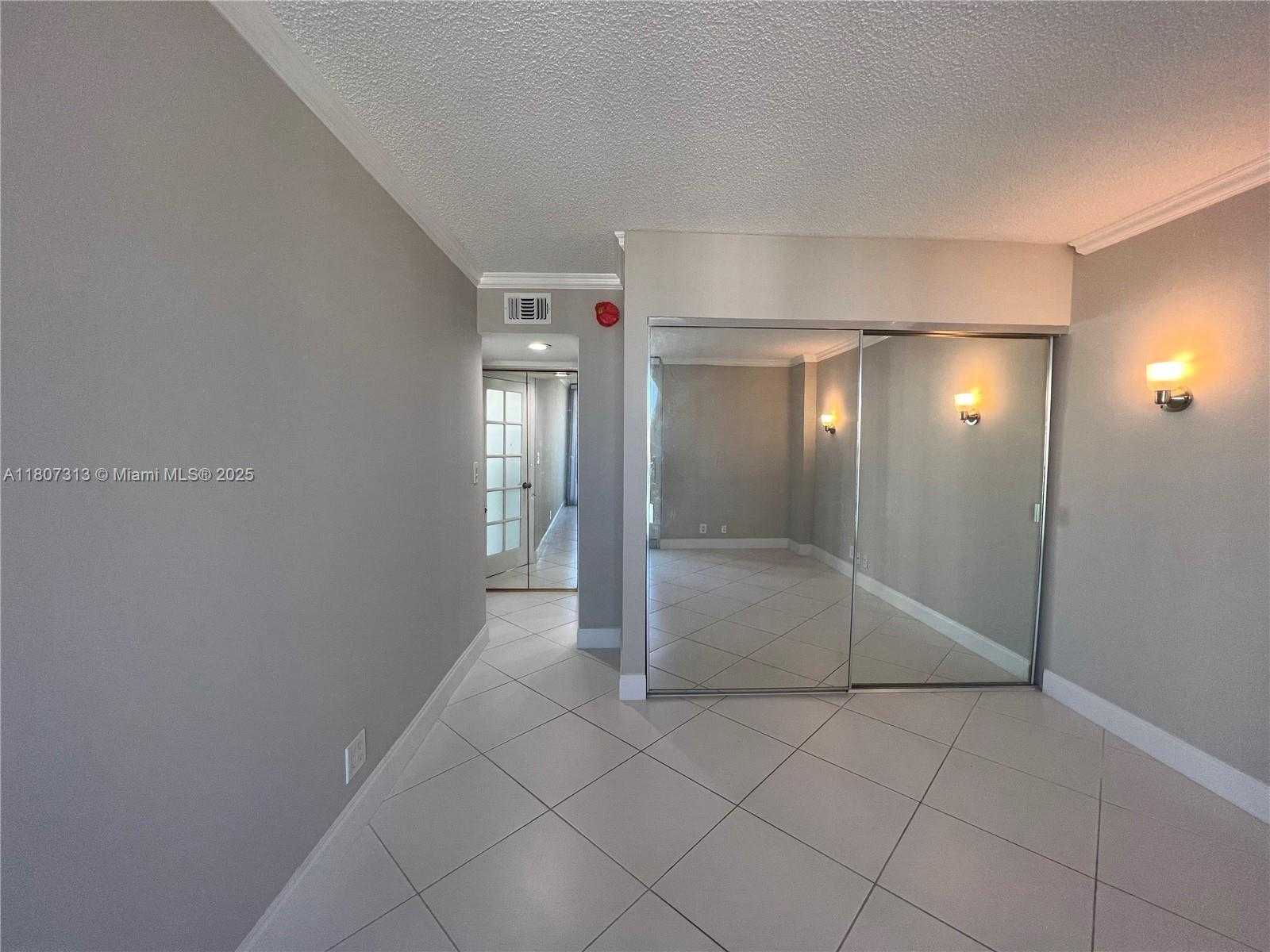 Small Image of 100 BAYVIEW DR #1929, Sunny Isles Beach Number 21