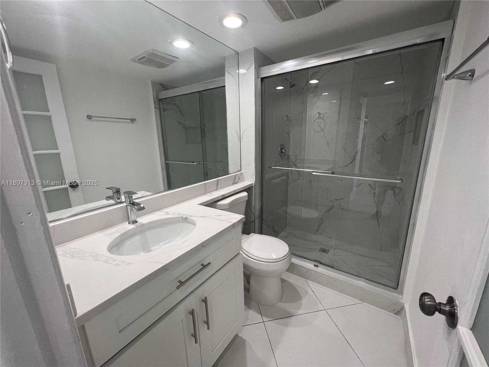 Small Image of 100 BAYVIEW DR #1929, Sunny Isles Beach Number 22