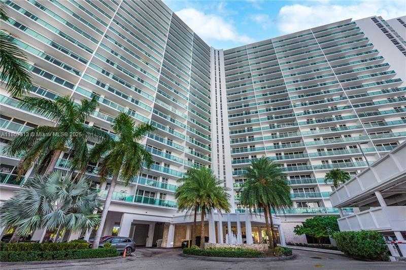 Small Image of 100 BAYVIEW DR #1929, Sunny Isles Beach Number 3