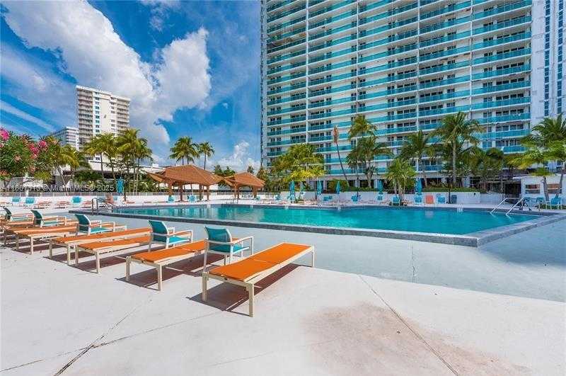 Small Image of 100 BAYVIEW DR #1929, Sunny Isles Beach Number 40