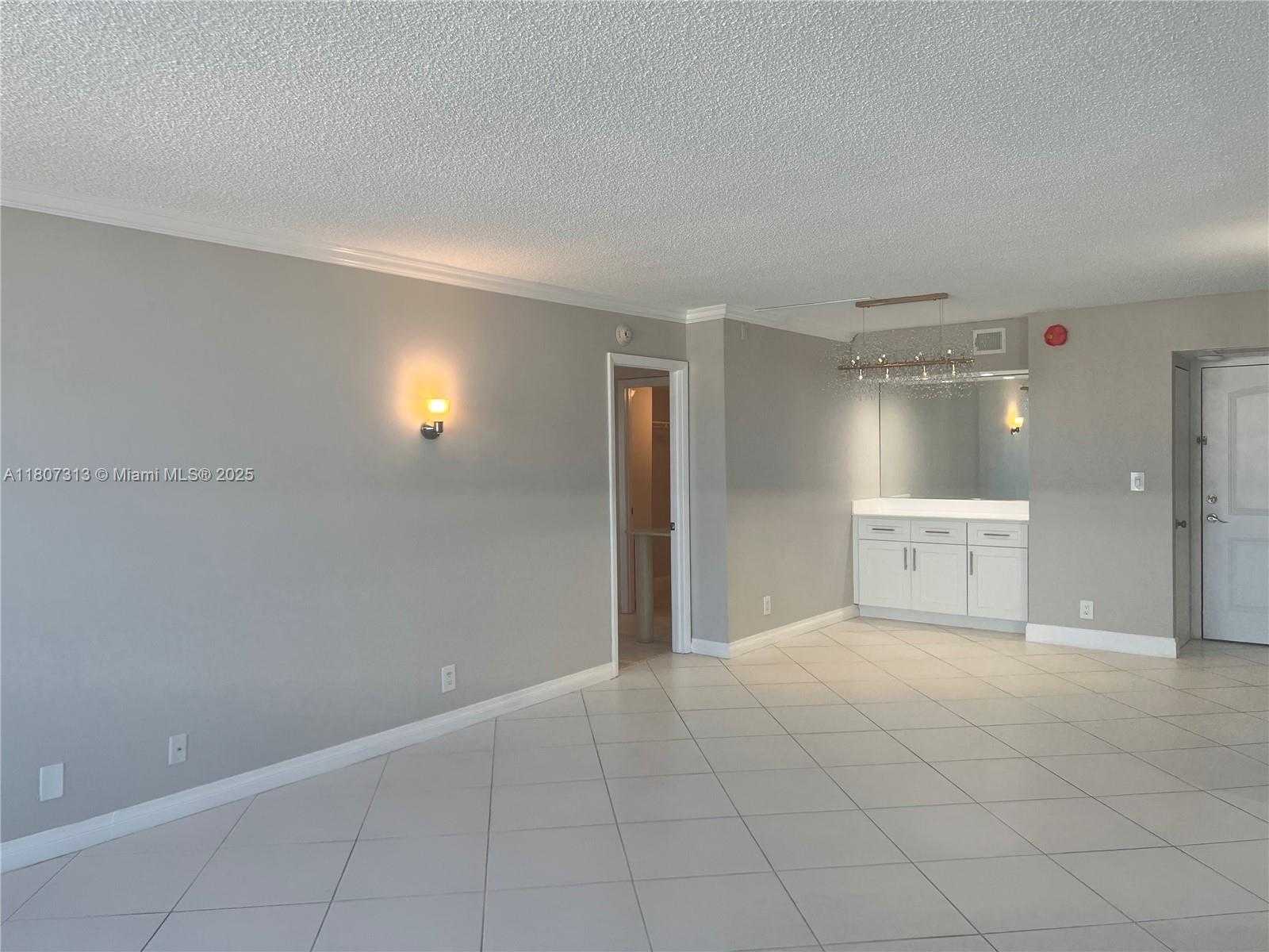 Small Image of 100 BAYVIEW DR #1929, Sunny Isles Beach Number 8
