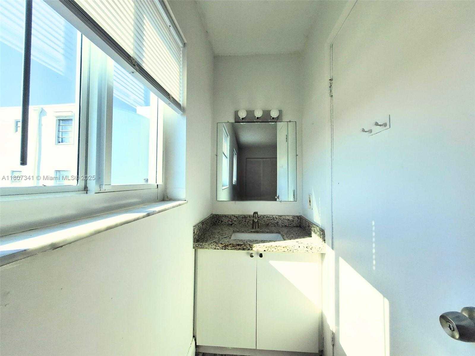 Small Image of Miami Beach Number 10