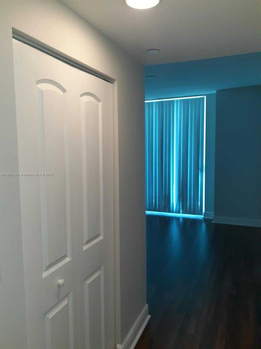 Small Image of 1250 SOUTH MIAMI AV #2213, Miami Number 10