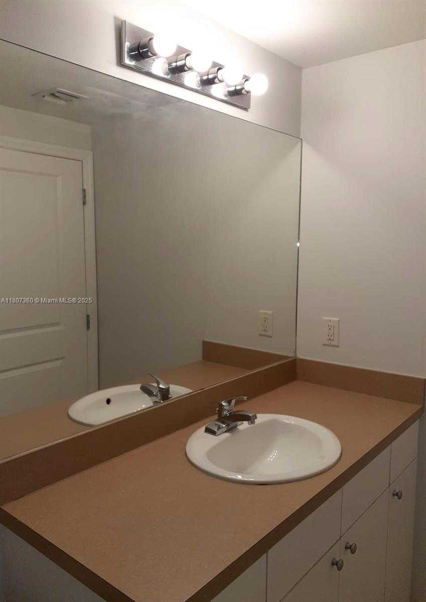 Small Image of 1250 SOUTH MIAMI AV #2213, Miami Number 11