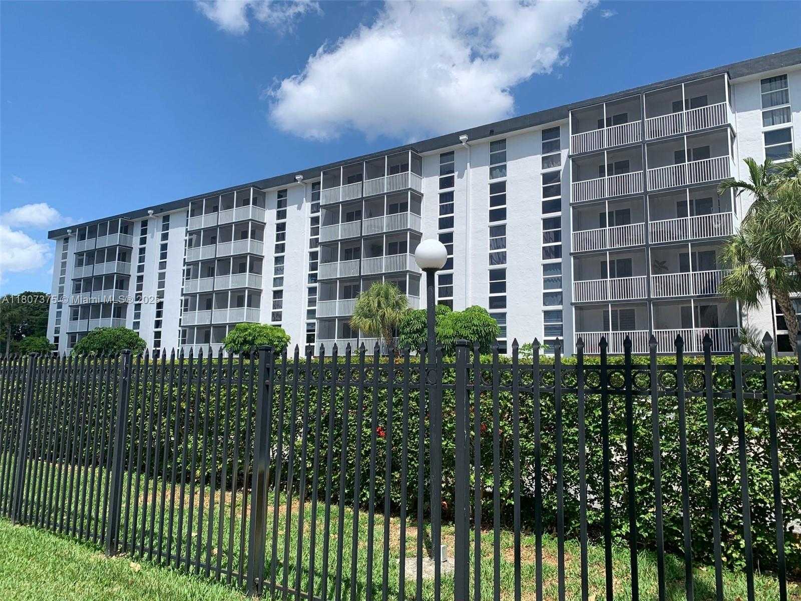 Small Image of 16851 NORTH EAST 23RD AVE #A215, North Miami Beach Number 14