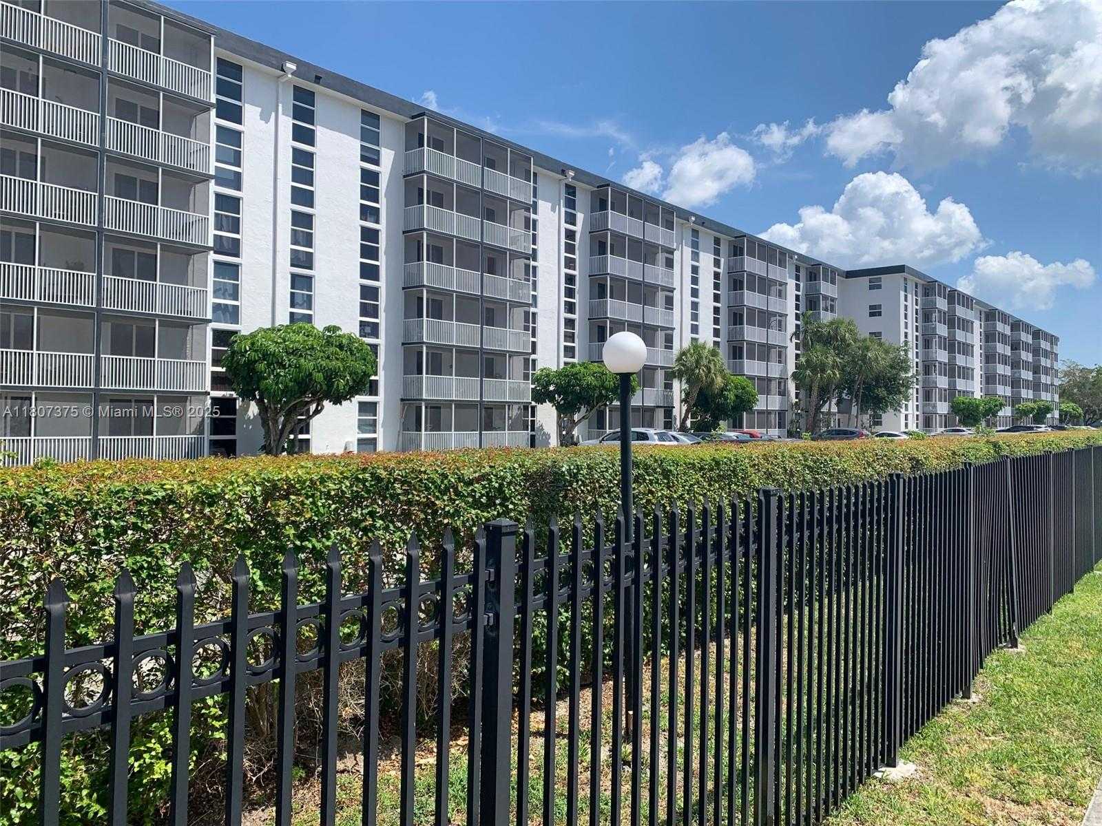 Small Image of 16851 NORTH EAST 23RD AVE #A215, North Miami Beach Number 15