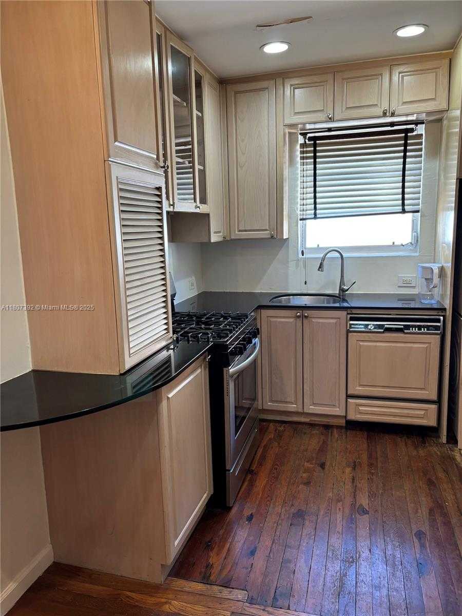 Small Image of 1535 MERIDIAN AVE #3, Miami Beach Number 10