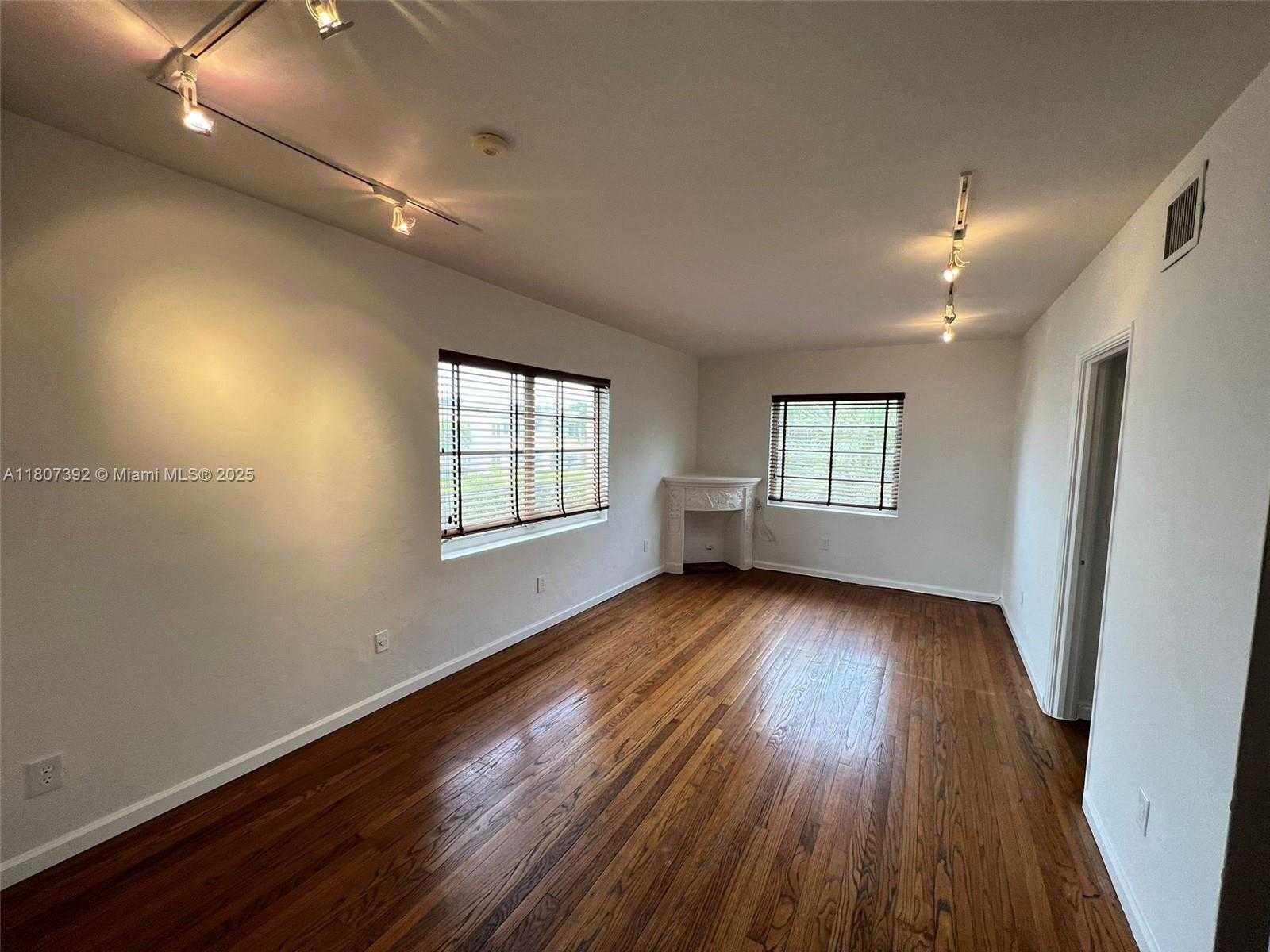 Small Image of 1535 MERIDIAN AVE #3, Miami Beach Number 2