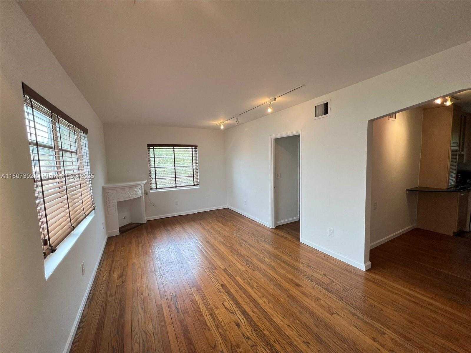 Small Image of 1535 MERIDIAN AVE #3, Miami Beach Number 3