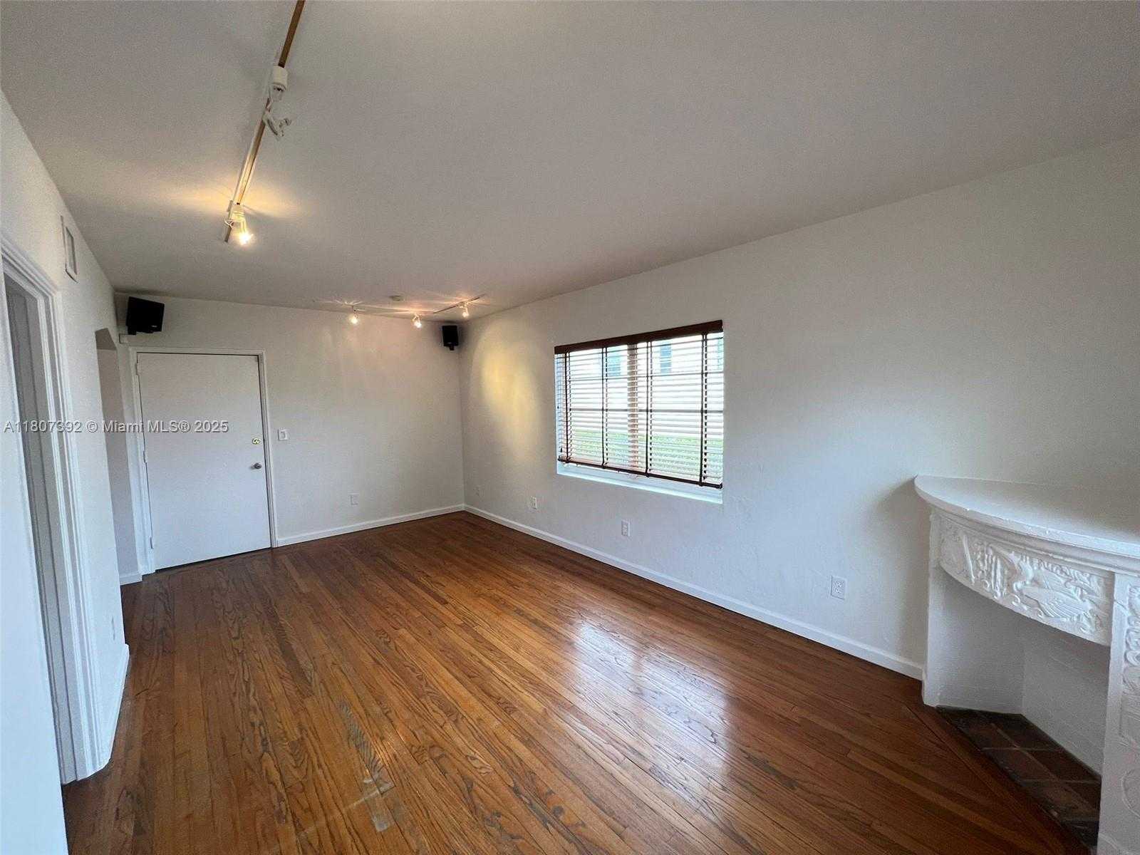 Small Image of 1535 MERIDIAN AVE #3, Miami Beach Number 4