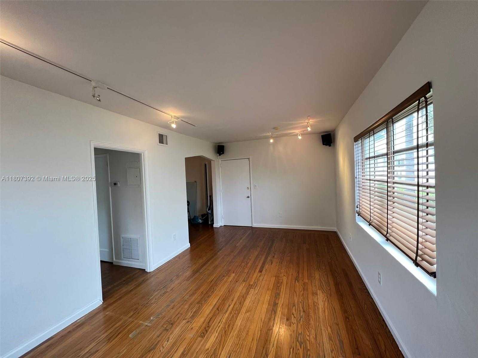 Small Image of 1535 MERIDIAN AVE #3, Miami Beach Number 8