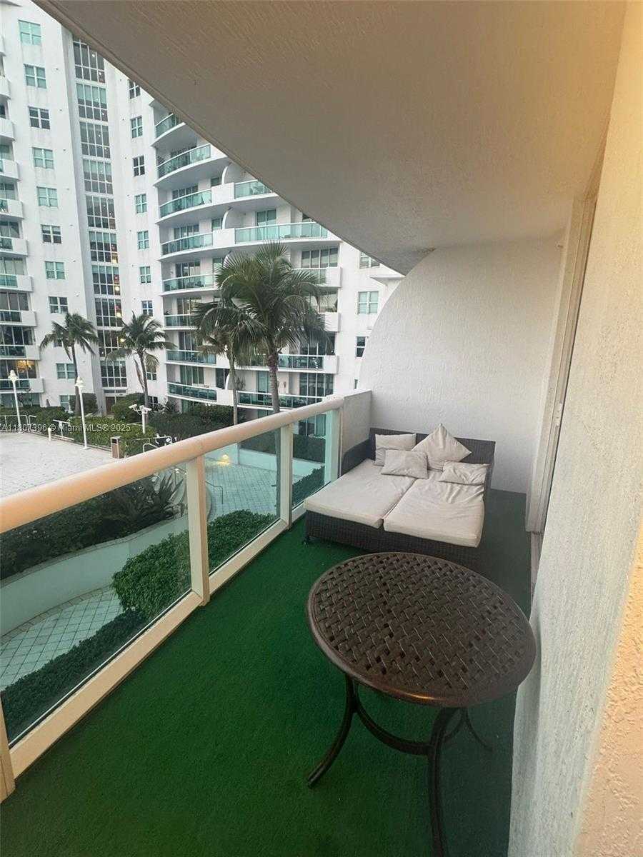 Small Image of 7900 HARBOR ISLAND DR #706, North Bay Village Number 5