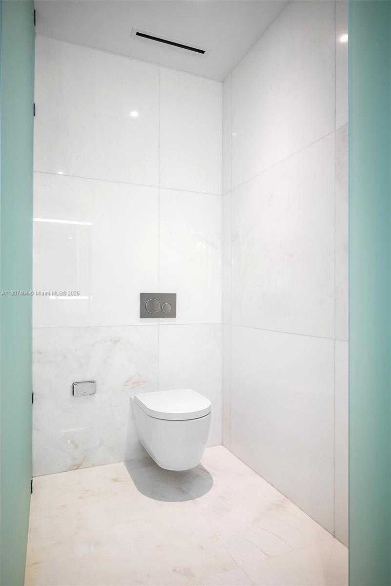 Small Image of 300 BISCAYNE BLVD WAY #3509, Miami Number 19