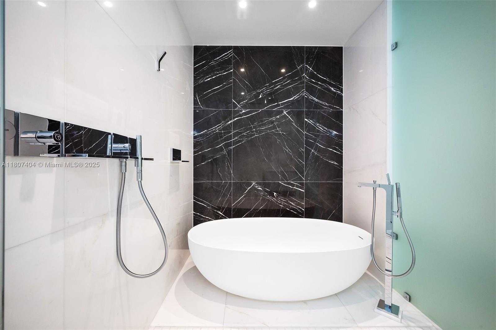 Small Image of 300 BISCAYNE BLVD WAY #3509, Miami Number 21