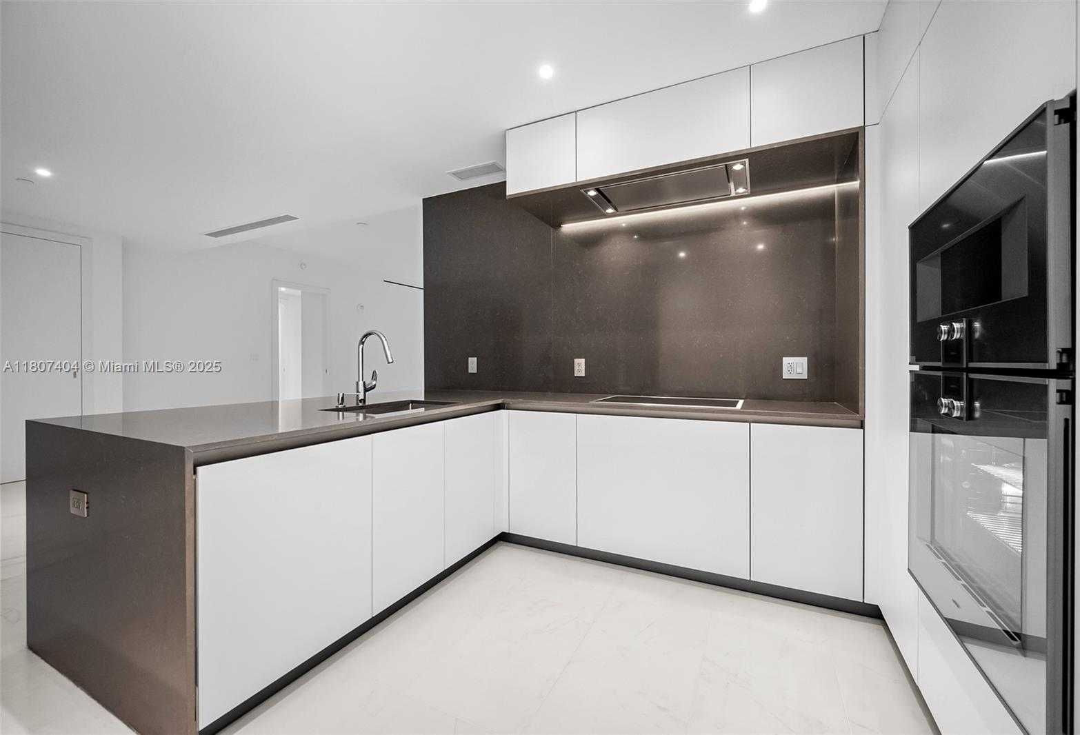 Small Image of 300 BISCAYNE BLVD WAY #3509, Miami Number 33