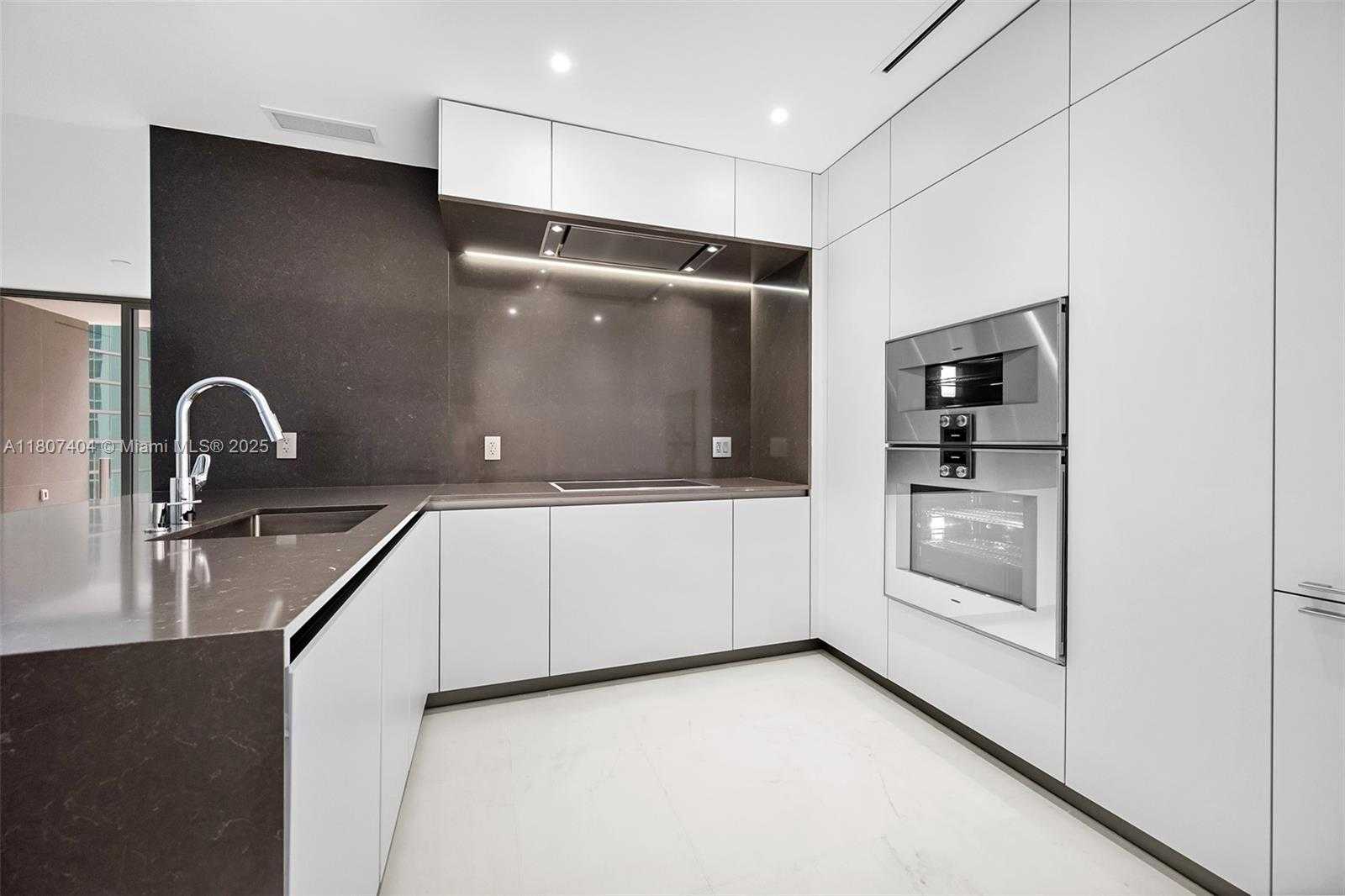 Small Image of 300 BISCAYNE BLVD WAY #3509, Miami Number 34