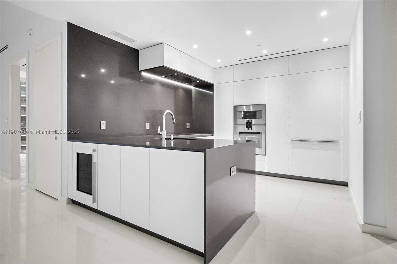 Small Image of 300 BISCAYNE BLVD WAY #3509, Miami Number 36