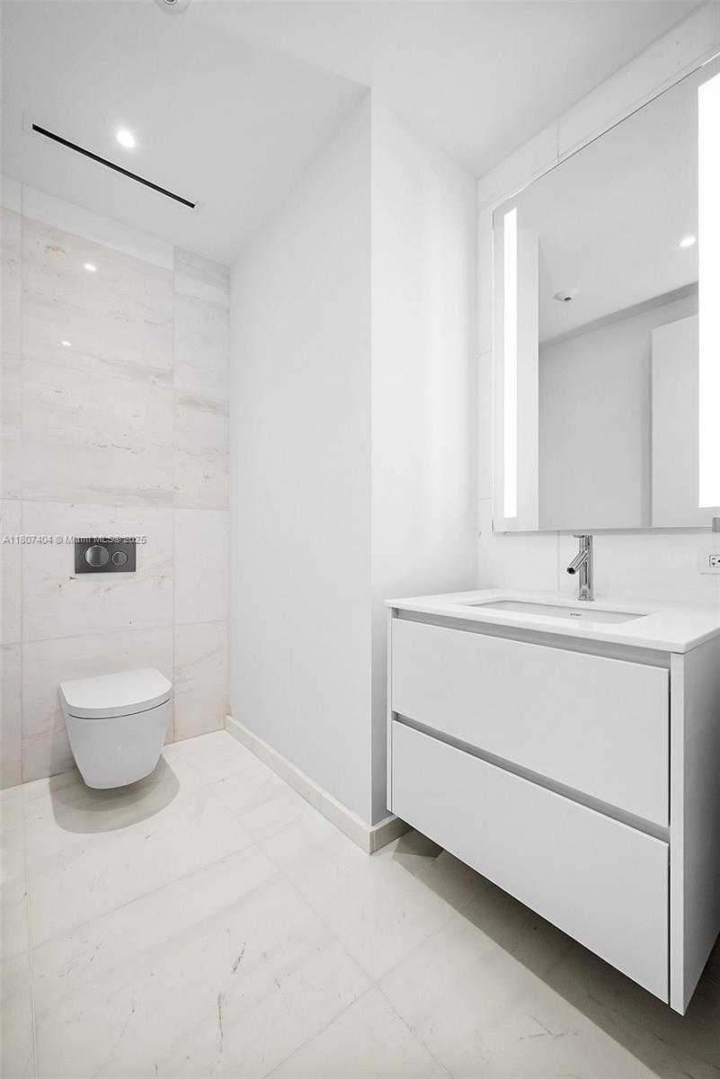 Small Image of 300 BISCAYNE BLVD WAY #3509, Miami Number 6