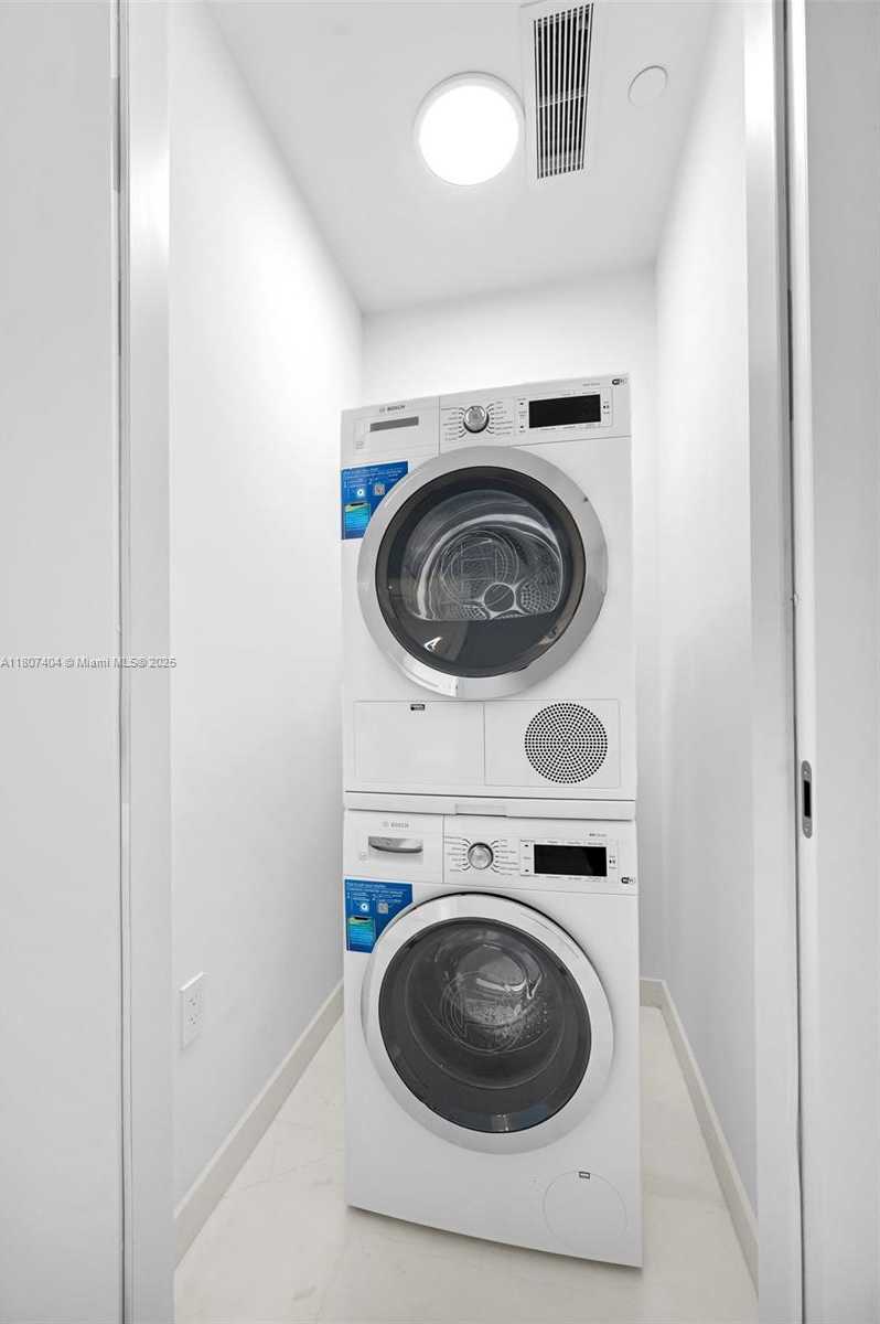 Small Image of 300 BISCAYNE BLVD WAY #3509, Miami Number 8