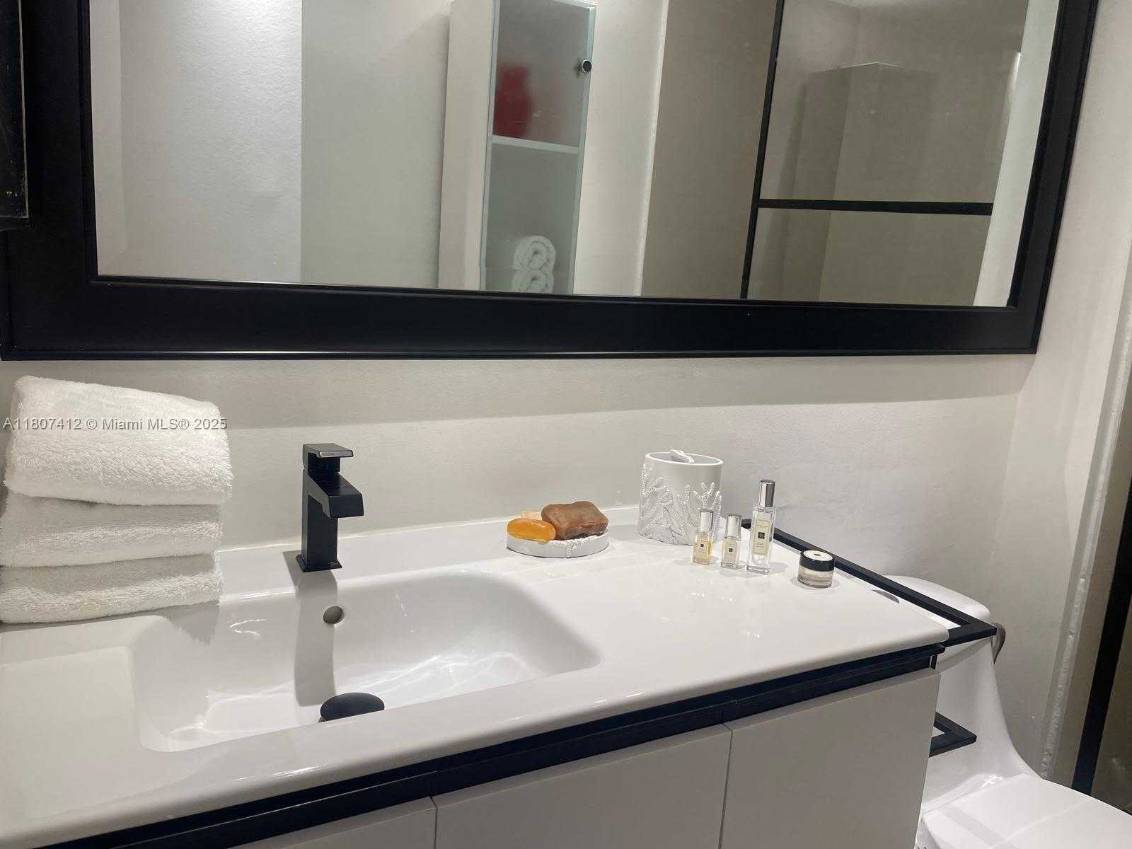Small Image of 20301 WEST COUNTRY CLUB DR #1226, Aventura Number 16