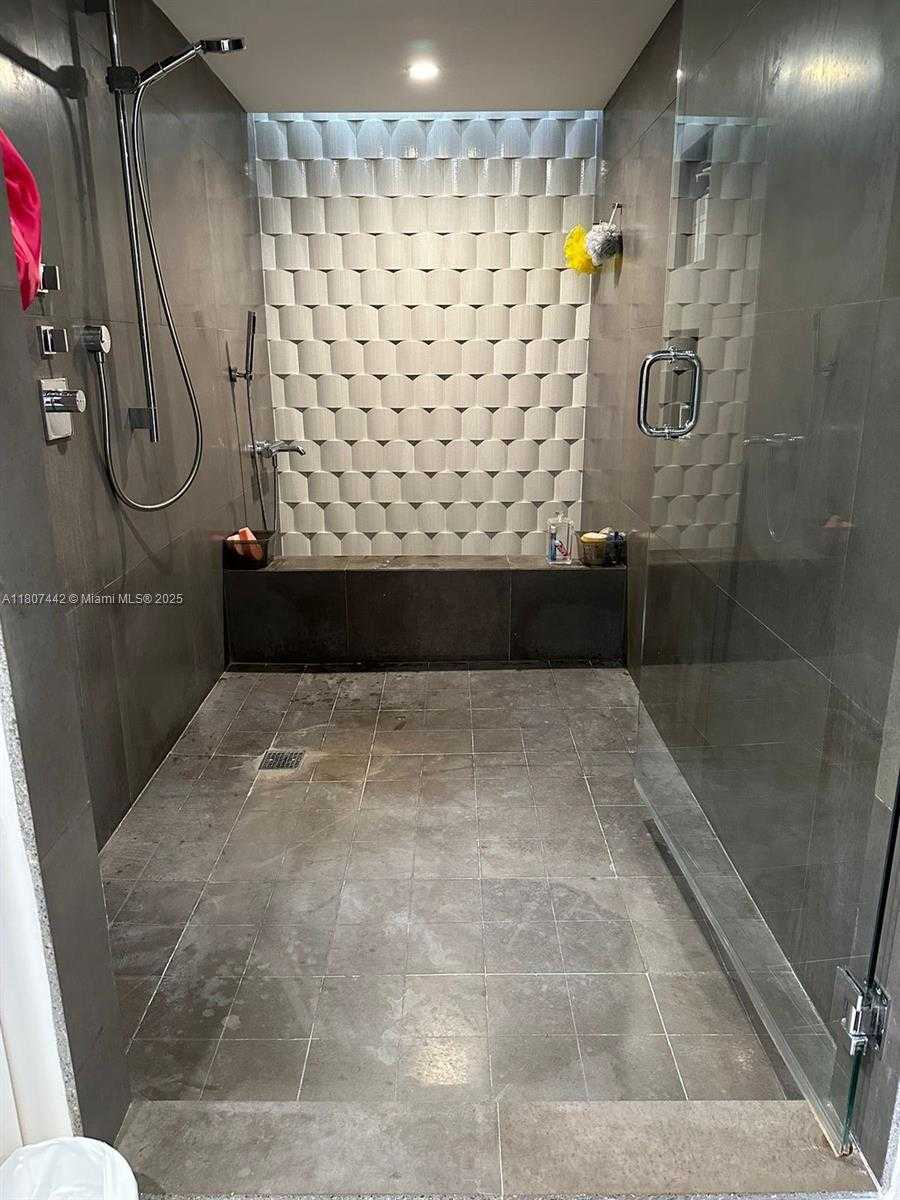 Small Image of 1450 BRICKELL BAY DR #1907, Miami Number 5