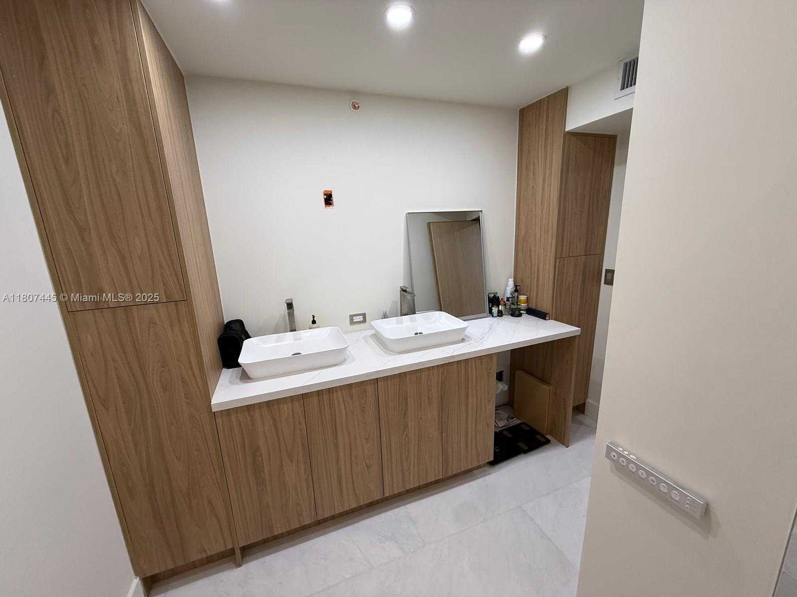 Small Image of 2301 COLLINS AVE #525, Miami Beach Number 14