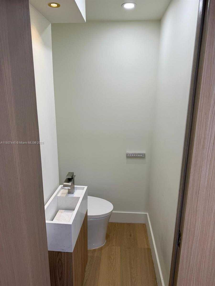 Small Image of 2301 COLLINS AVE #525, Miami Beach Number 15