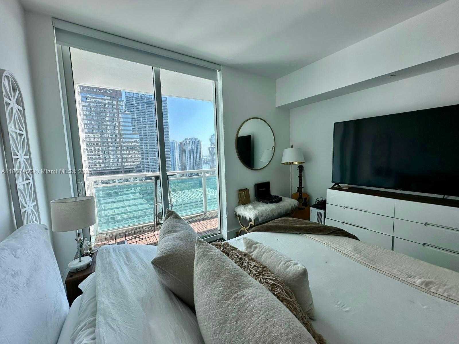 Small Image of 950 BRICKELL BAY DR #2406, Miami Number 12