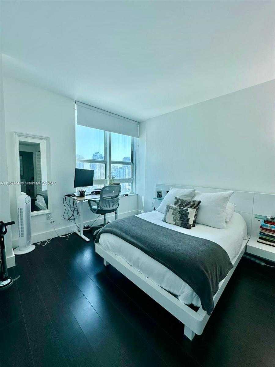 Small Image of 950 BRICKELL BAY DR #2406, Miami Number 13