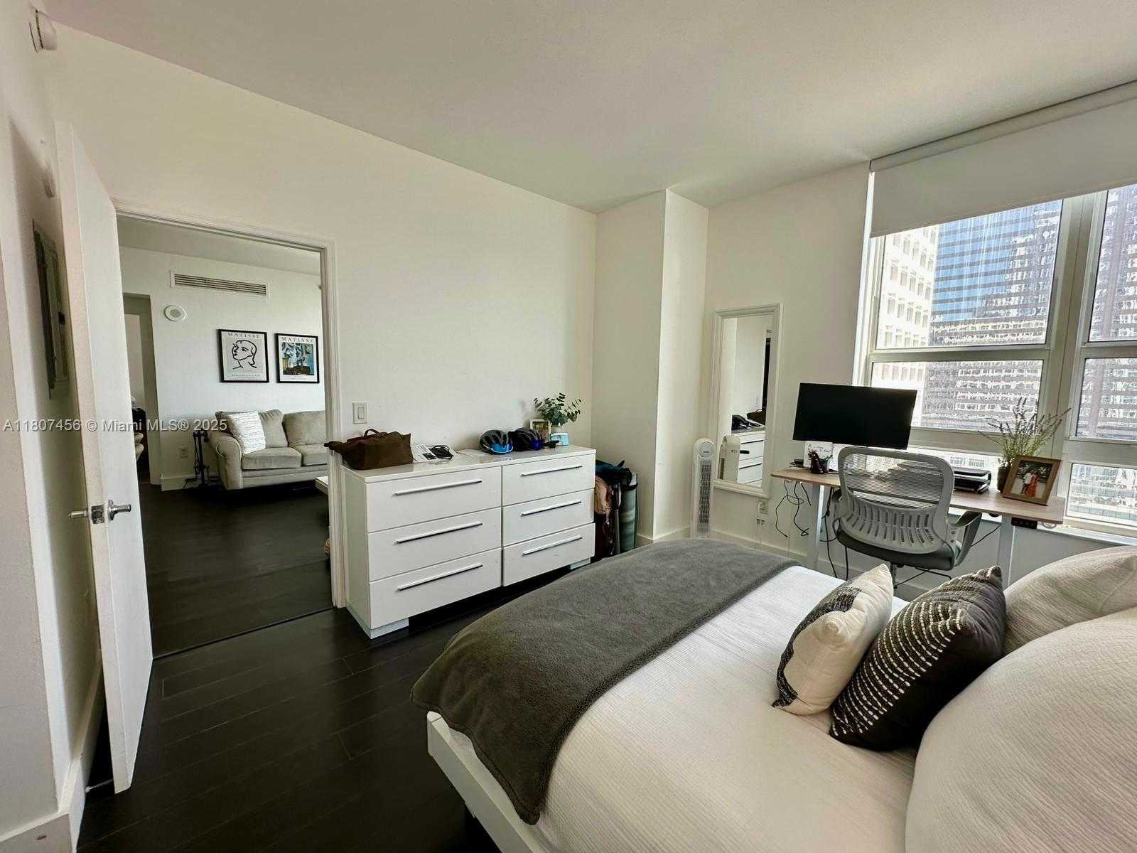 Small Image of 950 BRICKELL BAY DR #2406, Miami Number 15