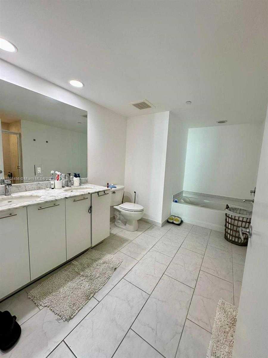 Small Image of 950 BRICKELL BAY DR #2406, Miami Number 16