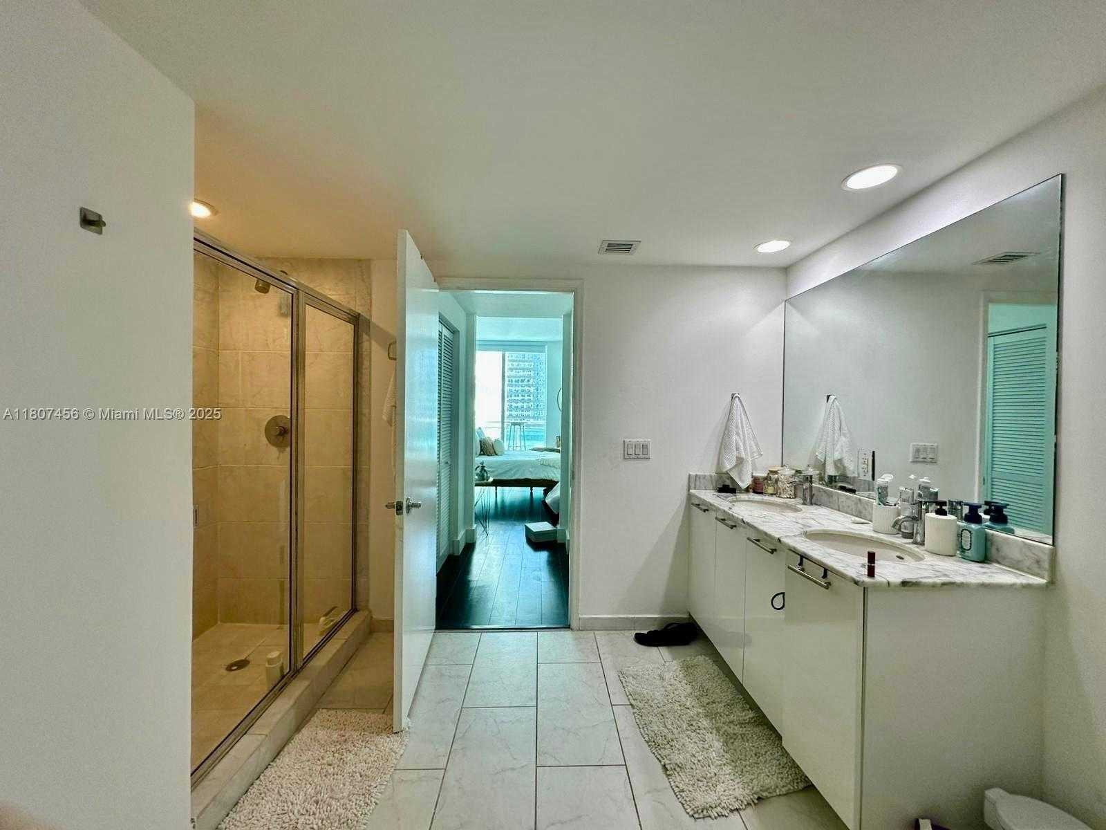 Small Image of 950 BRICKELL BAY DR #2406, Miami Number 17