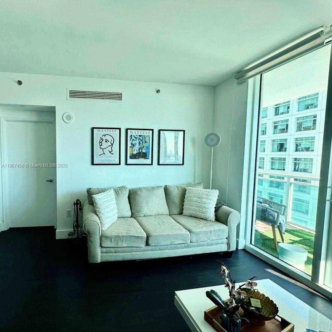 Small Image of 950 BRICKELL BAY DR #2406, Miami Number 4