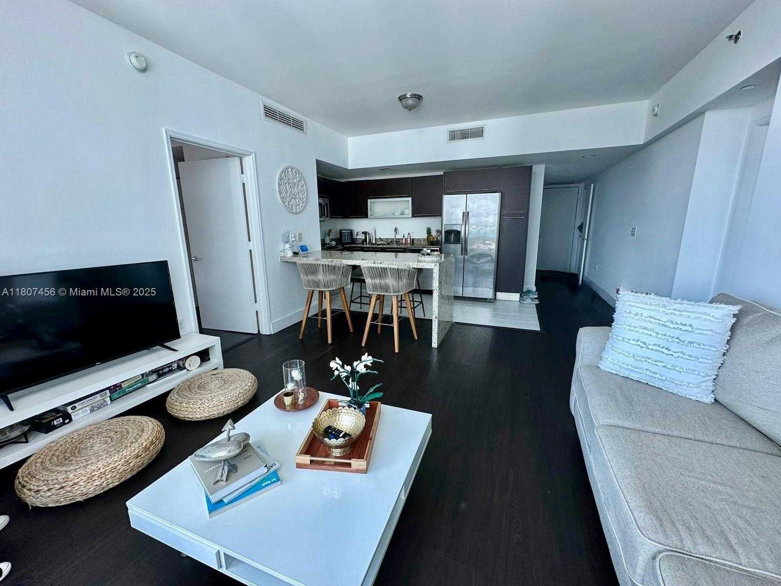 Small Image of 950 BRICKELL BAY DR #2406, Miami Number 5