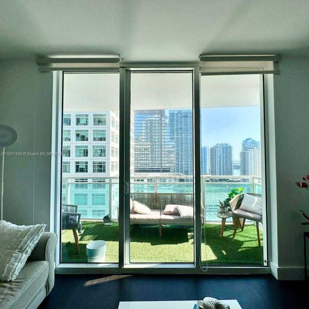 Small Image of 950 BRICKELL BAY DR #2406, Miami Number 8