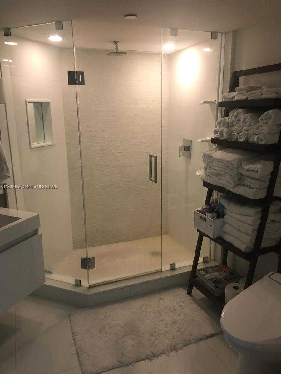 Small Image of 3640 YACHT CLUB DR #1805, Aventura Number 17