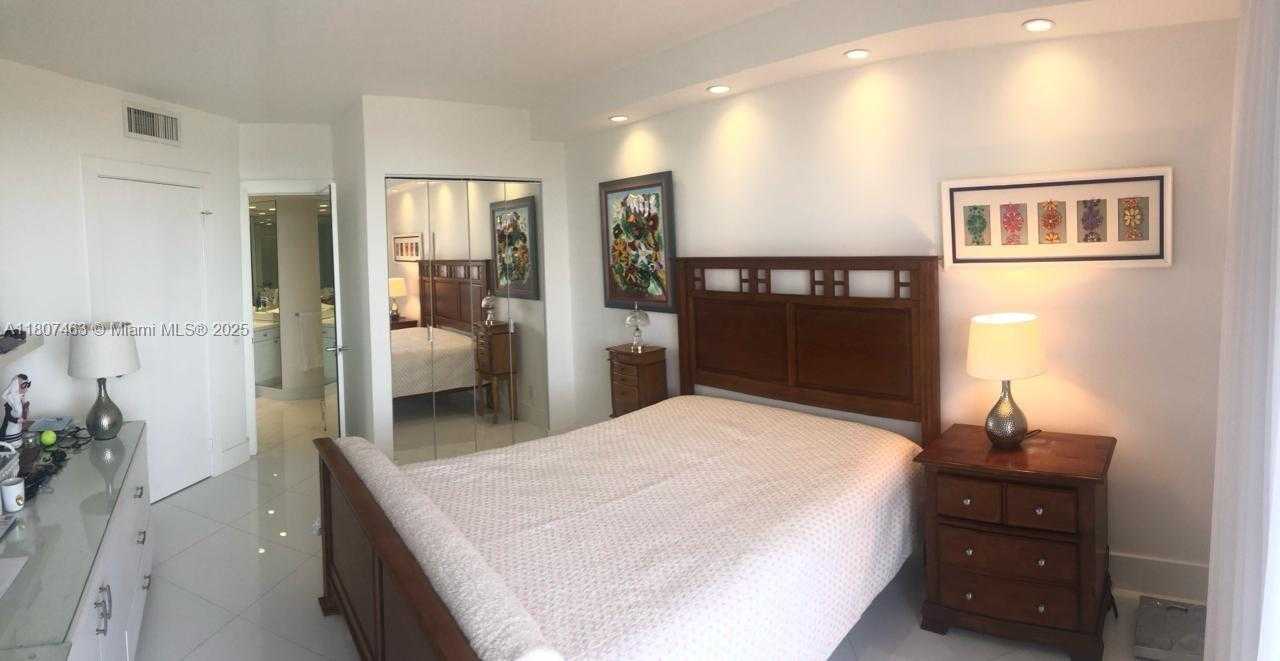 Small Image of 3640 YACHT CLUB DR #1805, Aventura Number 23