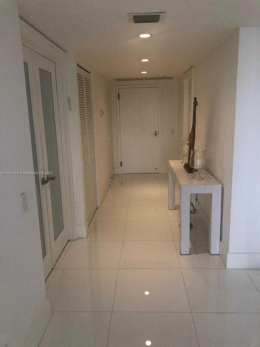 Small Image of 3640 YACHT CLUB DR #1805, Aventura Number 26