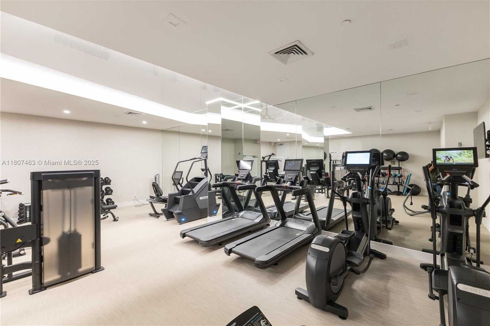 Small Image of 3640 YACHT CLUB DR #1805, Aventura Number 38