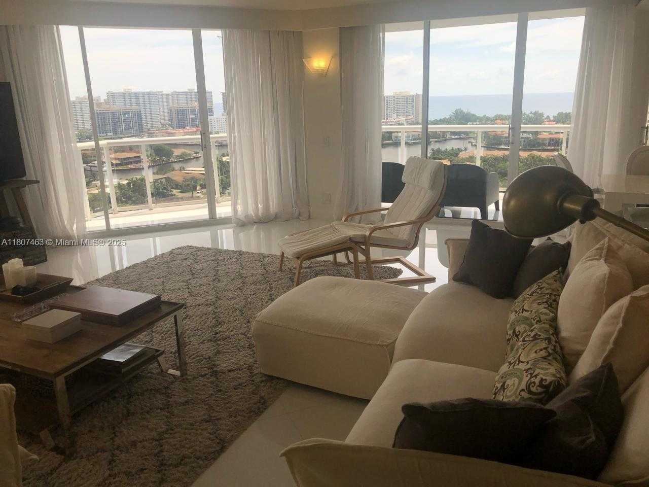 Small Image of 3640 YACHT CLUB DR #1805, Aventura Number 4