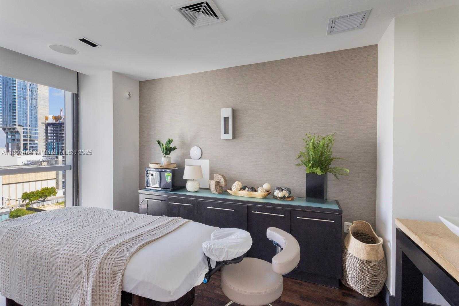 Small Image of 900 BISCAYNE BLVD #5606, Miami Number 31