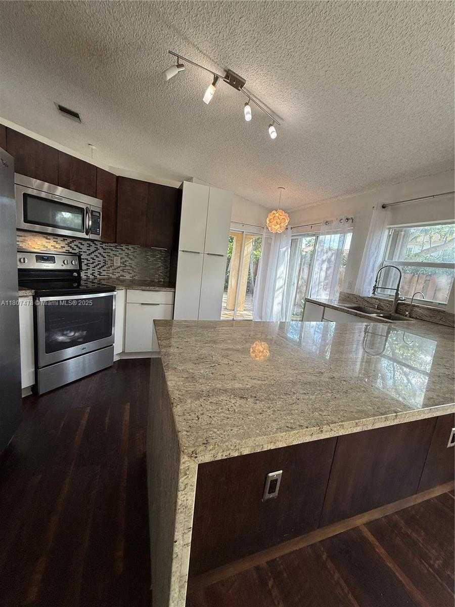 Small Image of 5858 NORTH WEST 113TH PL, Doral Number 2